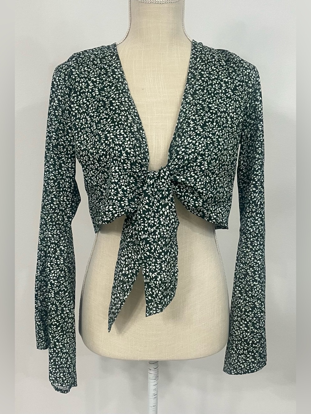 SHEIN Womens Floral Ruffle Long Sleeve Tie Front Cropped Blouse - Size S - EUC